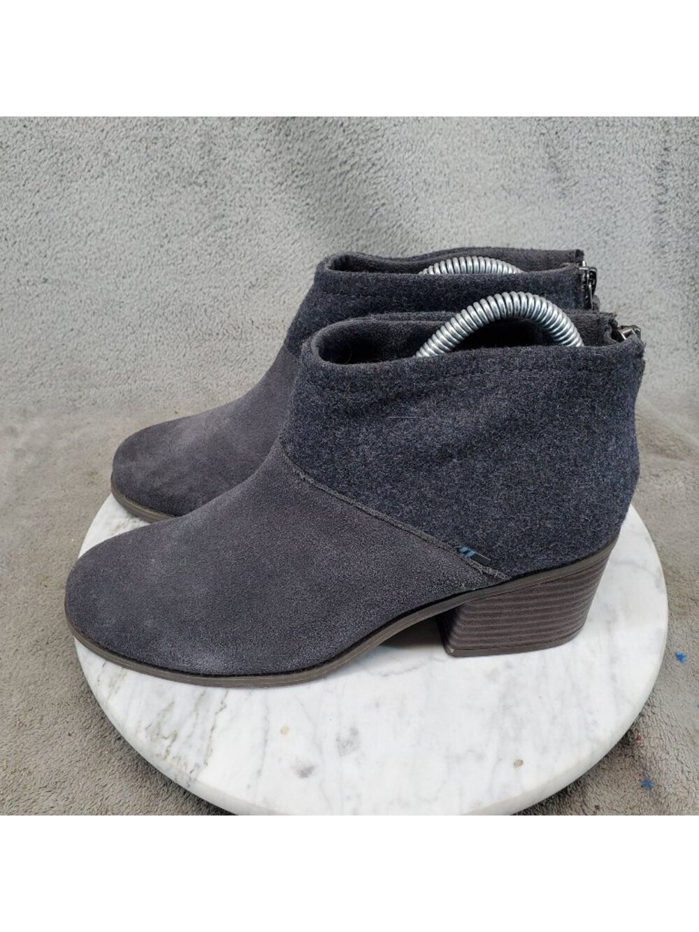 Toms Shoes Womens Size 7.5 Lacy Gray Leather Textile Ankle Boots *Read*